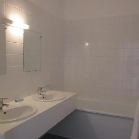 Semesterbostad Renove Au Chateau D'avrilly, 3 Chambres, Animaux Acceptes, Wifi A - Fr-1-489-73 *